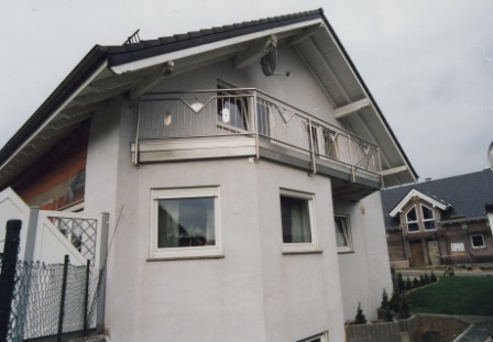 Außengeländer in Edelstahl mit Edelstahl Deckenblende