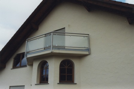Außengeländer in Edelstahl mit Glasfüllung