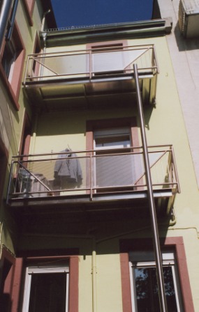 Außengeländer in Edelstahl mit Lochblech