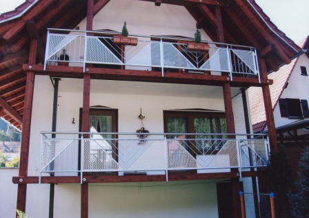 Edelstahl Außengeländer mit schrägen Edelstahllochblechen