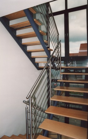 Edelstahlgeländer, Treppengeländer an Metalltreppe