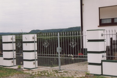Hoftor zur Einfahrt in Stahl feuerverzinkt